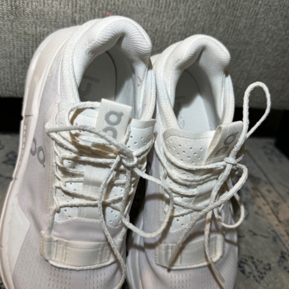 On Cloudnova Running Shoes White - Picture 9 of 11